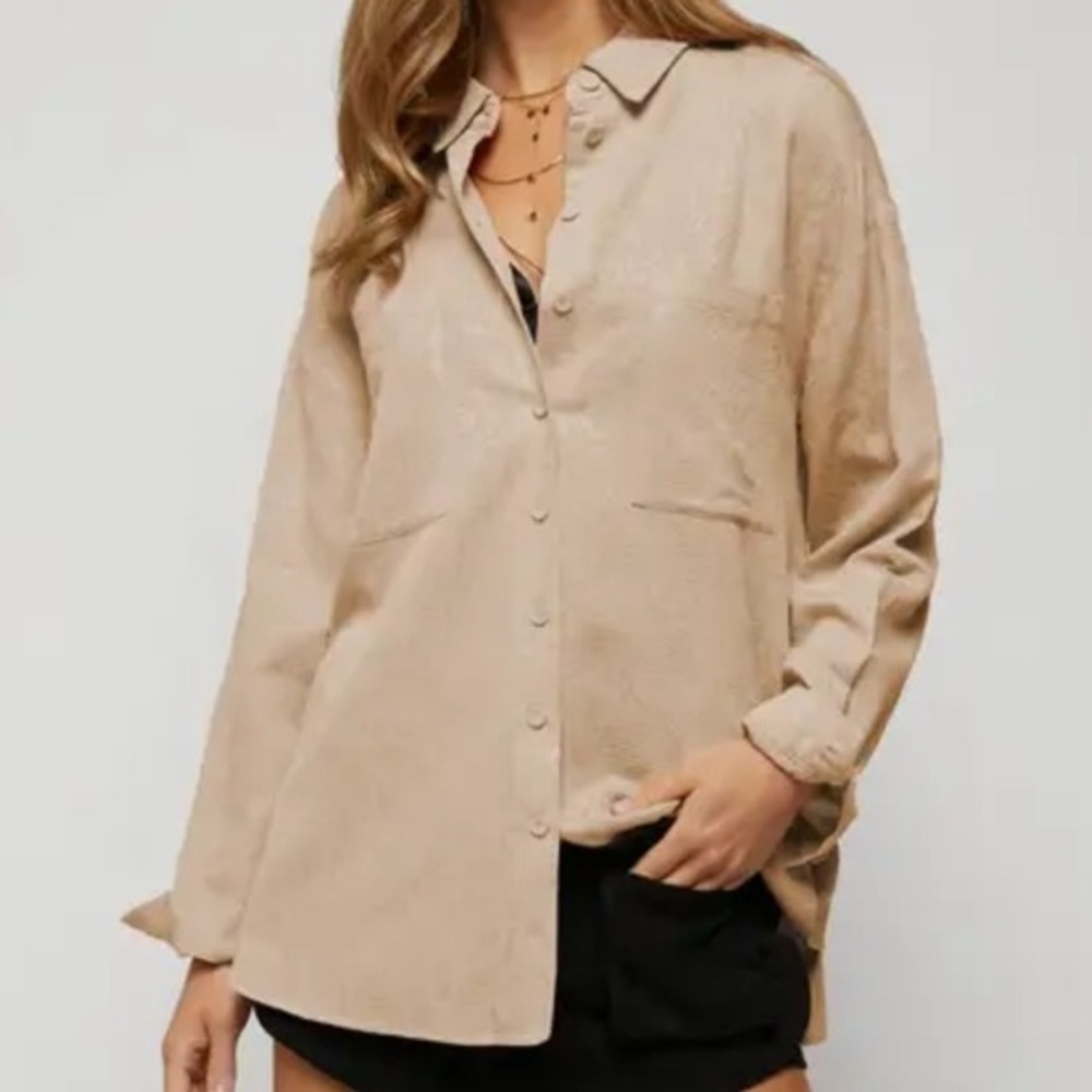 Davi & Dani Women's Tan Button-Up Shirt-‎ Size Large